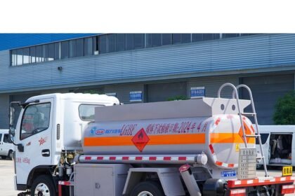 1741615769 Powerful Chengli Dongfeng Blue Plate Refueling Truck