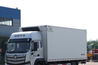 1741636331 High Roof Refrigerated Truck